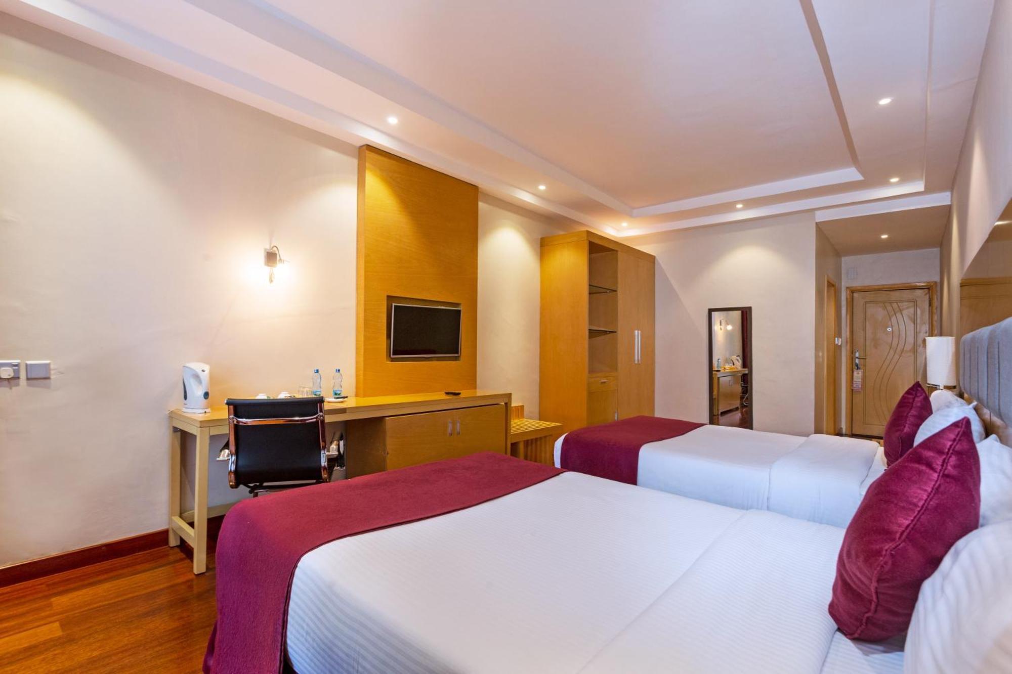Three Steers Hotel Meru Bagian luar foto