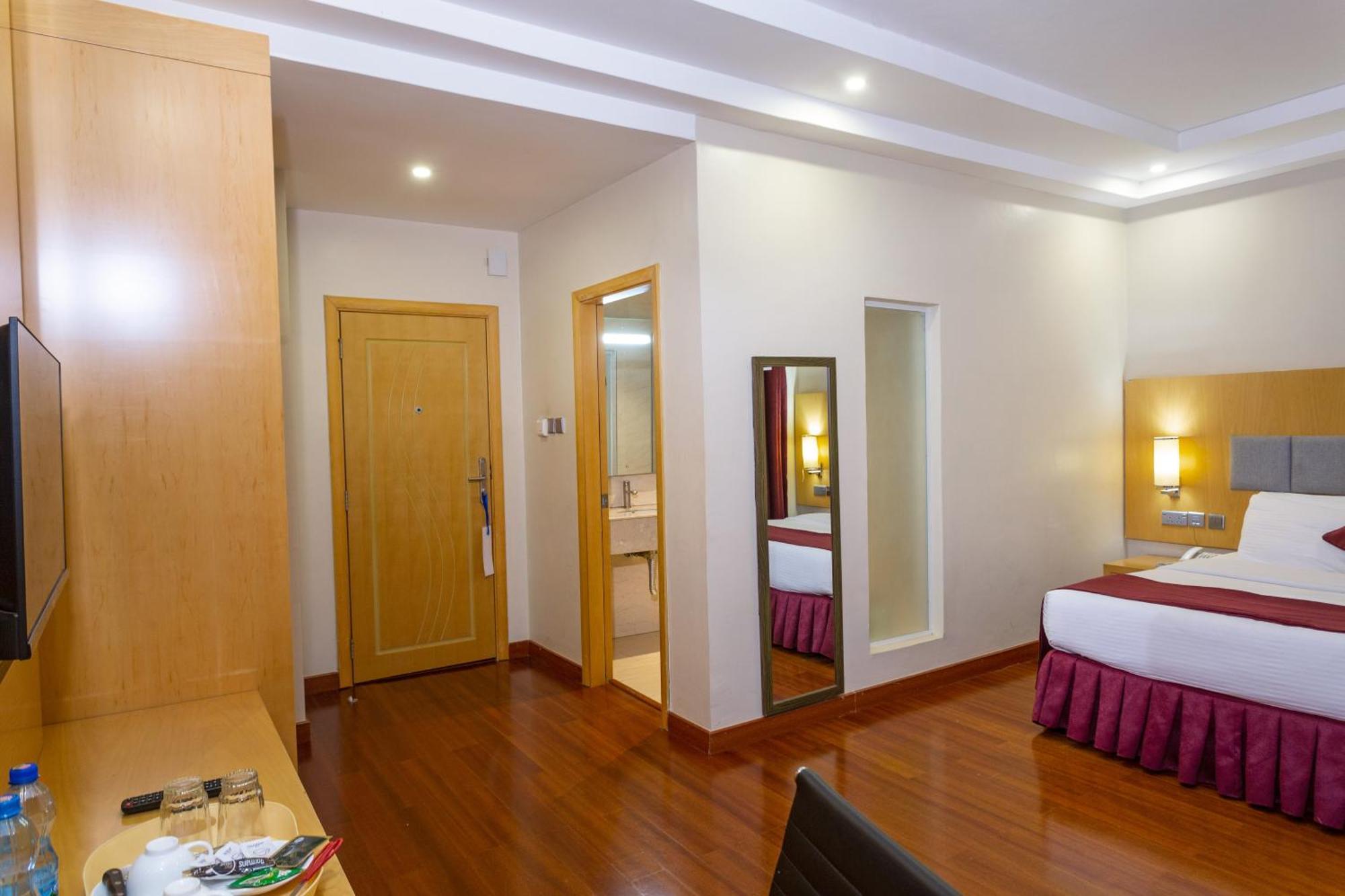 Three Steers Hotel Meru Bagian luar foto