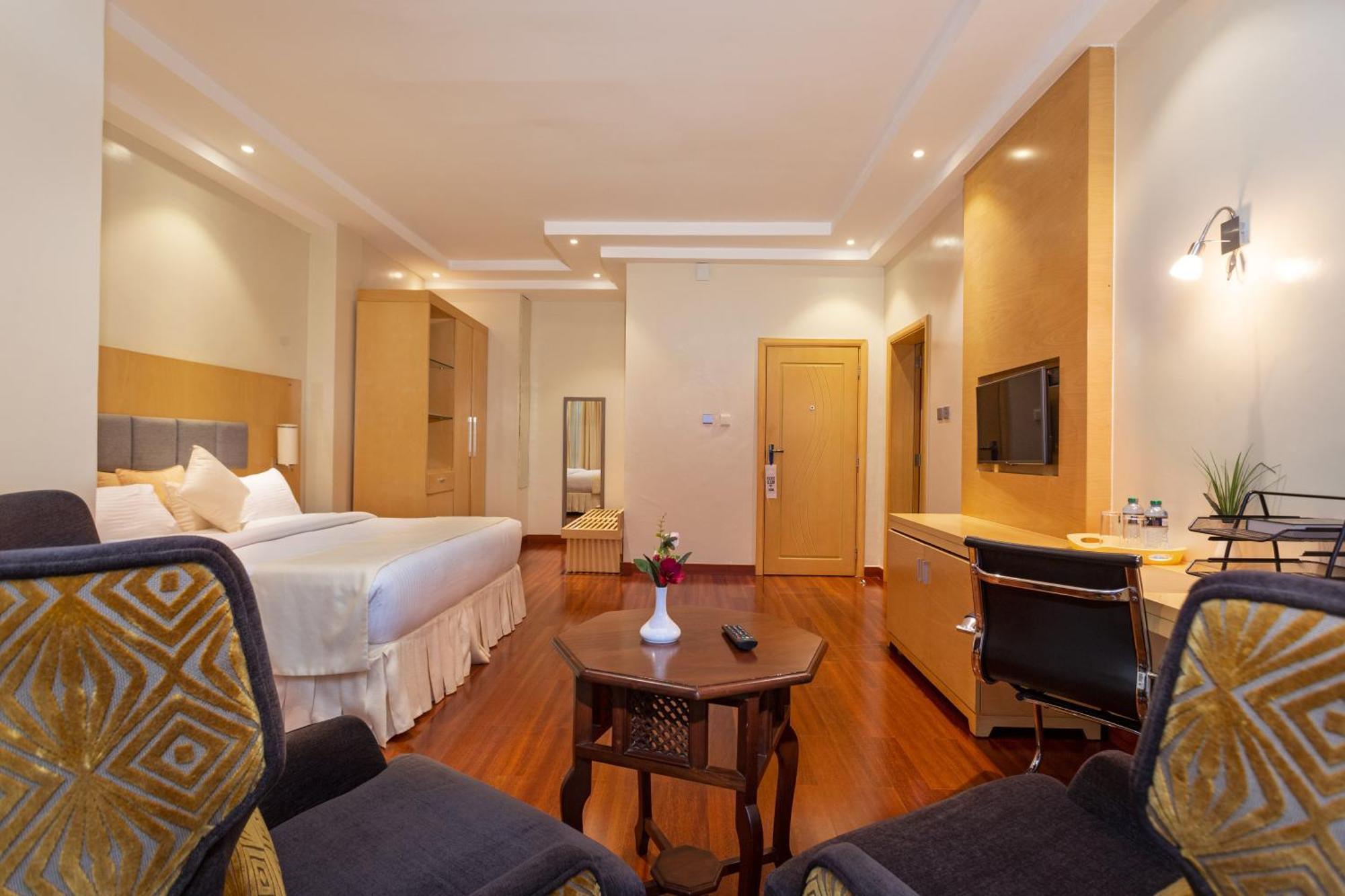 Three Steers Hotel Meru Bagian luar foto
