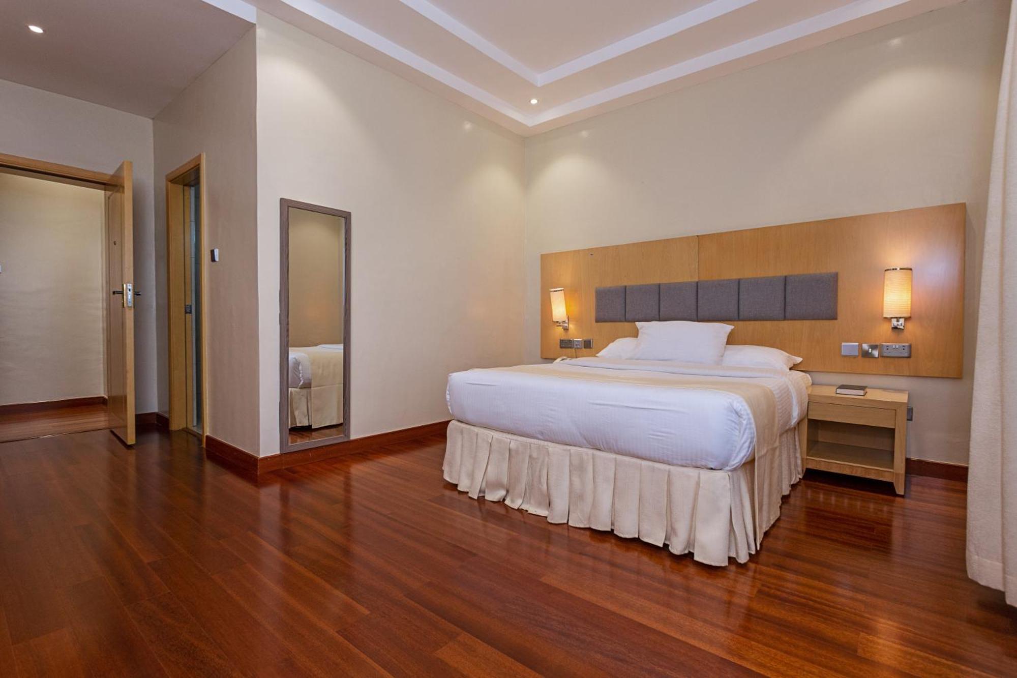 Three Steers Hotel Meru Bagian luar foto